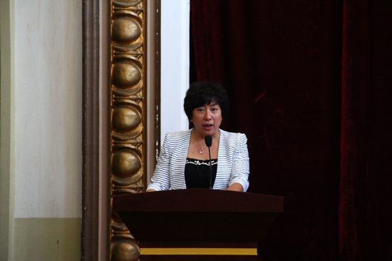 党委副书记白玉蓉主持大会